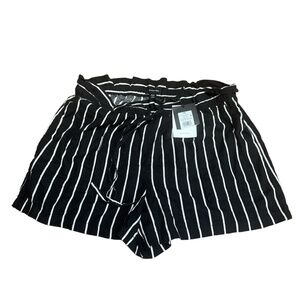 Who What Wear Womens XXL Shorts Black White Striped Linen Blend NWT